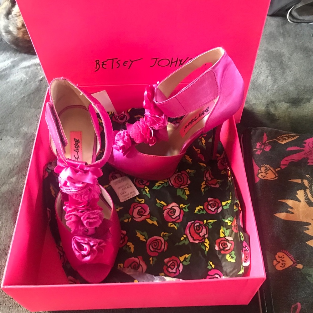 Betsey Johnson Fuchsia Satin Heels 7.5